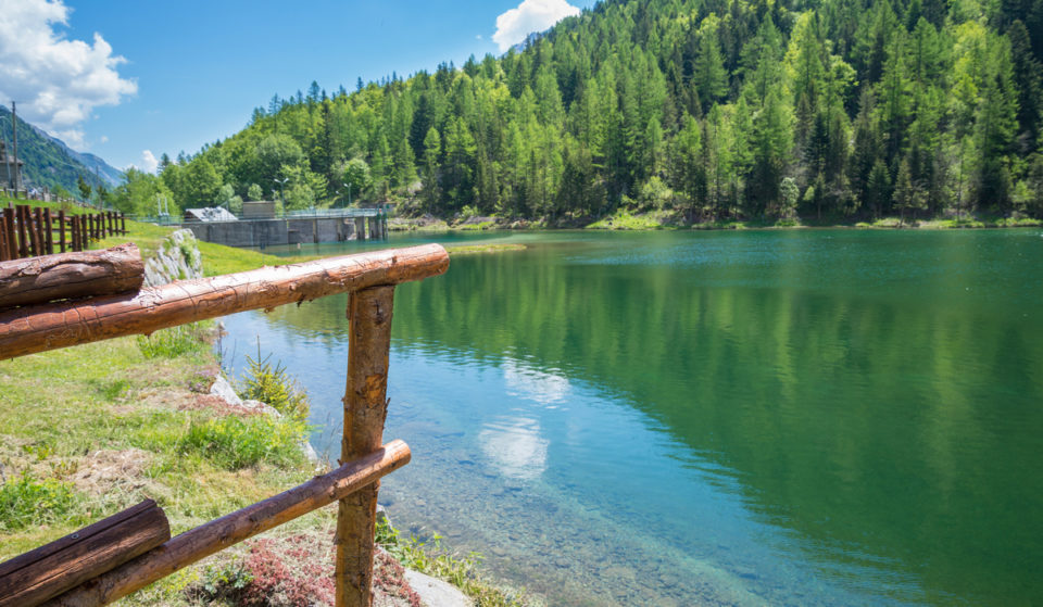In Val Quarazza si trova il bellissimo Lago delle Fate tutto da vedere